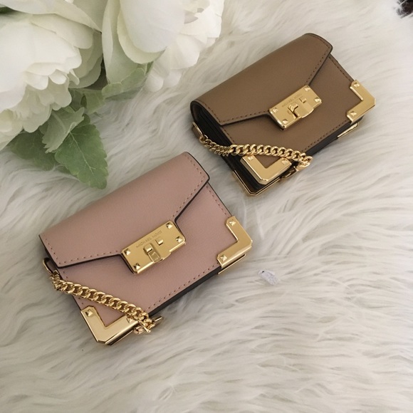 Michael Kors Handbags - Firm ❗️Michael Kors card holder